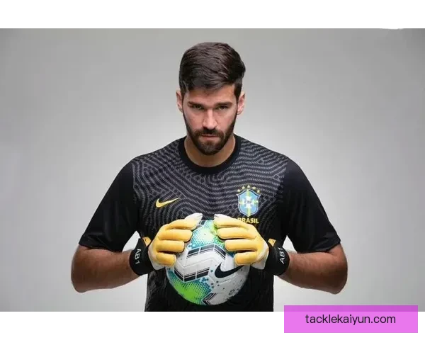 达尼洛在巴西国家队的表现持续稳健，备受期待的老将角色演绎出色